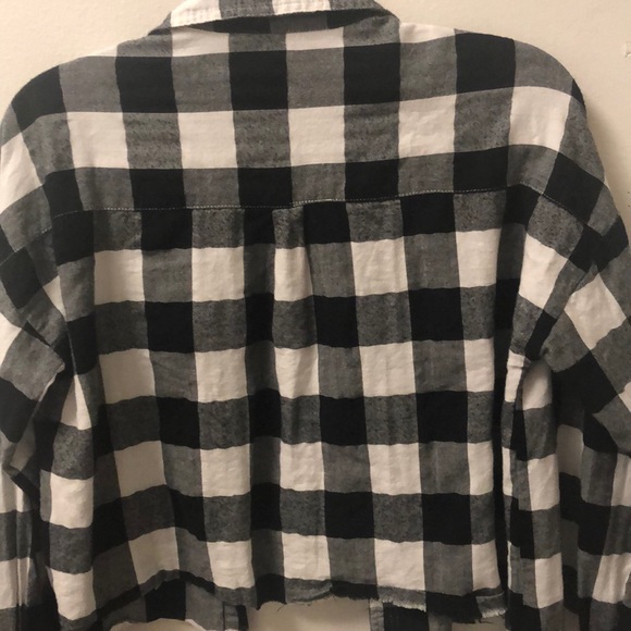 Cute cropped buffalo plaid flannel - Picture 4 of 4